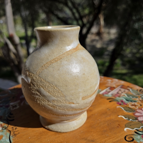 Small Vintage Ceramic m&m JAR Beige Tan Ash Glazed Pottery Vessel Vase W/ Hole - Picture 5 of 17